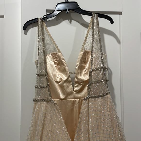 Brand New MacDuggal Prom Dress - Picture 5 of 9